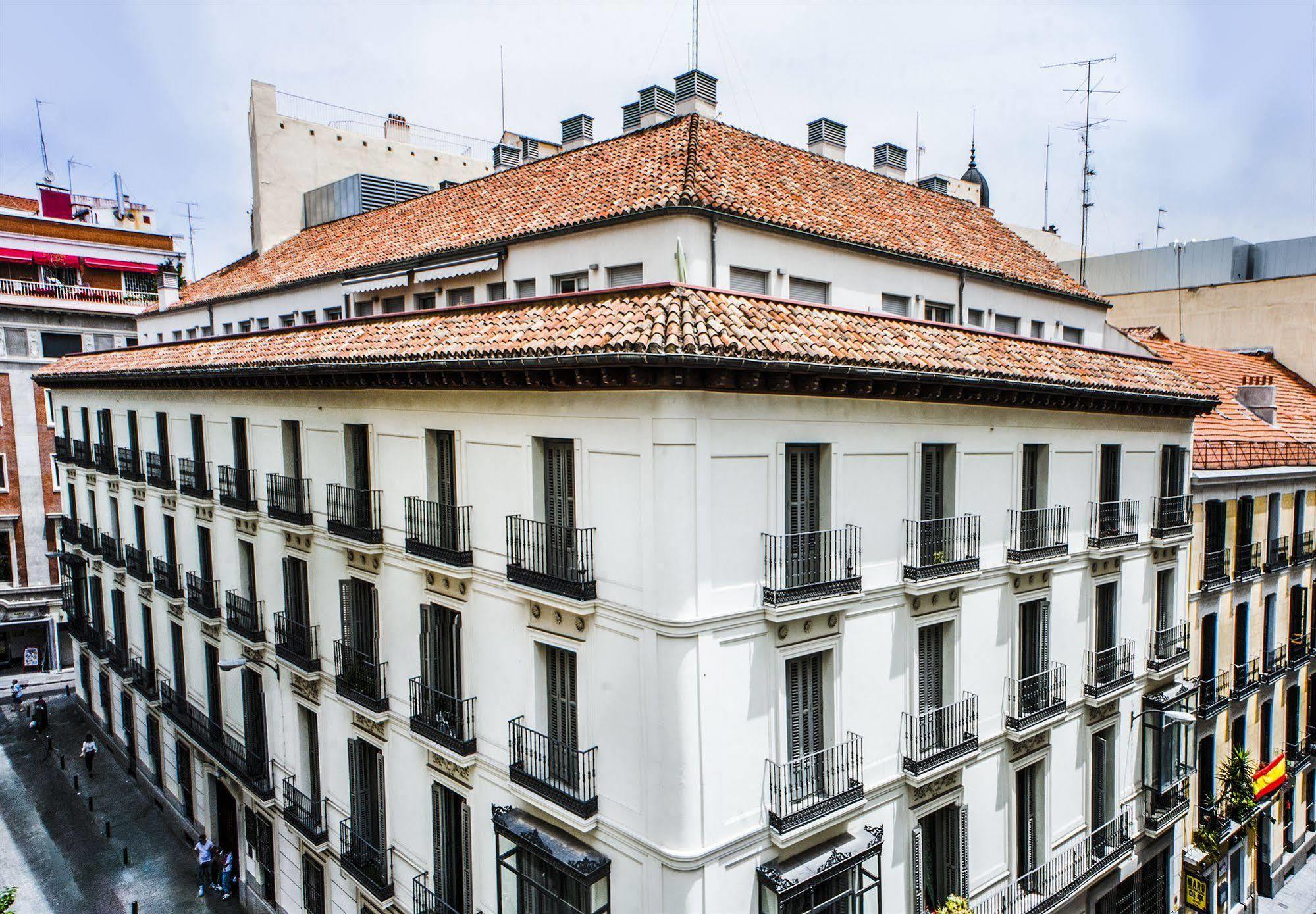 Gran Via Suites Madrid Exterior photo